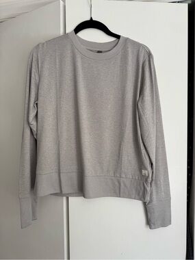 Vuori Womens Light Gray Long-Sleeve - L